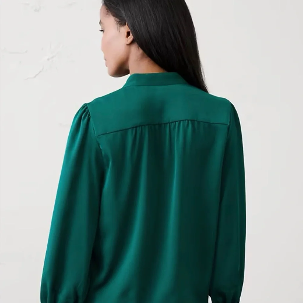 Banana Republic Deep Green Blouse - Picture 2 of 3